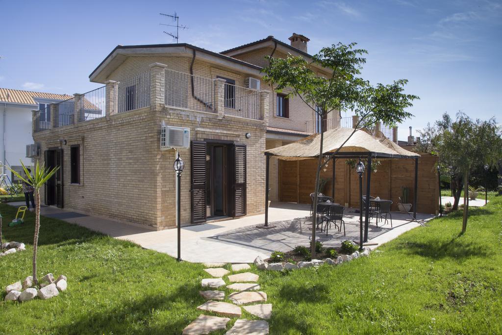 Villa Saraceni Васто Екстериор снимка